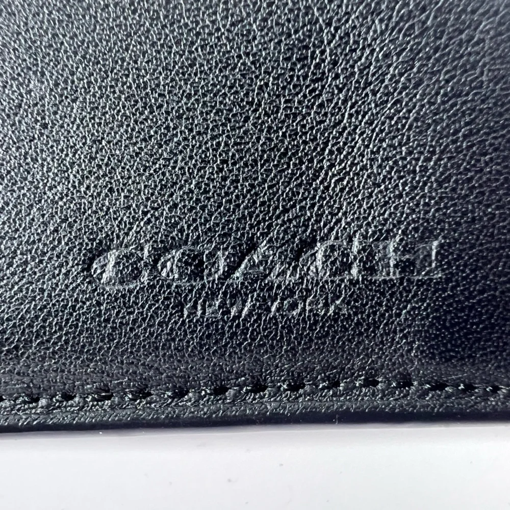 2100: Coach Black Signature Embossed Leather Bifold Wallet Men’s